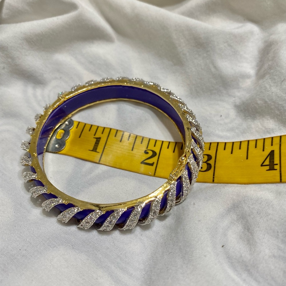 COPY - Beautiful  rhinestone kada with seven (7) changeable bangels (lot)